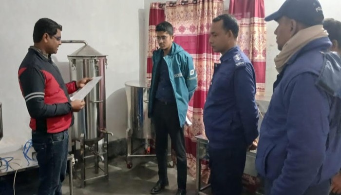 পুঠিয়ায় কসমেটিকস কারখানার ৫০ হাজার টাকা জরিমানা