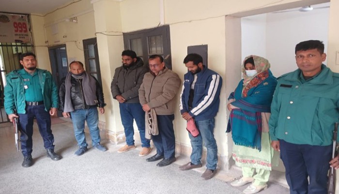 প্রাথমিক শিক্ষক নিয়োগ পরীক্ষার প্রশ্নফাঁসের আশ্বাসে প্রতারণা: রাজশাহীতে ৬ জন গ্রেফতার