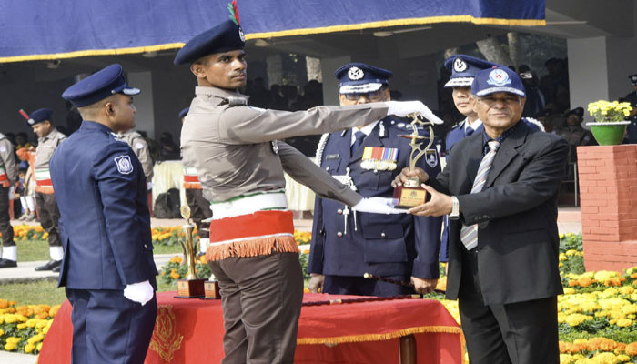জনগণের আস্থা হারালে শক্তি প্রয়োগেও শান্তি আসে না: সারদায় নবীন পুলিশ কর্মকর্তাদের স্বরাষ্ট্র উপদেষ্টা