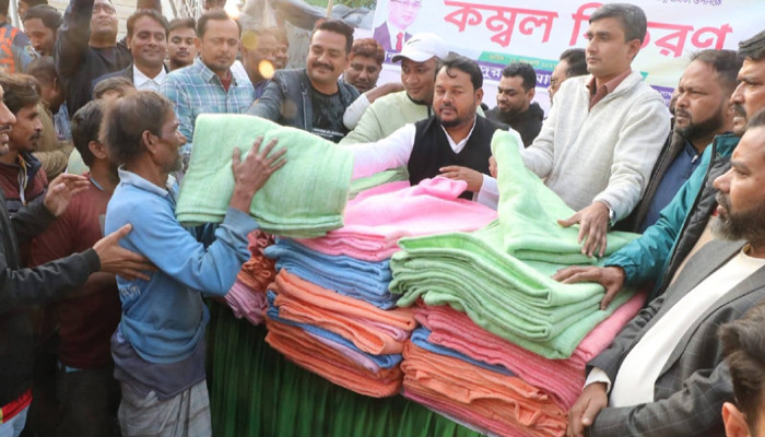 জিয়াউর রহমানের ৯০তম জন্মবার্ষিকীতে রাজশাহীতে ছাত্রদলের উদ্যোগে কম্বল বিতরণ