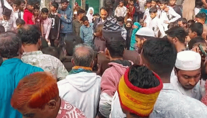নরসিংদীতে জেল পলাতক সন্ত্রাসী অপুকে কুপিয়ে হত্যা