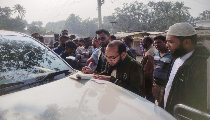 চারঘাটে নির্বাচনি আচরণবিধি ভঙ্গের অপরাধে একজনকে ৫ হাজার টাকা জরিমানা করা হয়েছে