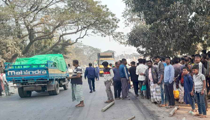 ঈশ্বরদীতে ট্রাকচাপায় প্রাইভেট পড়ুয়া শিশুর মৃত্যু