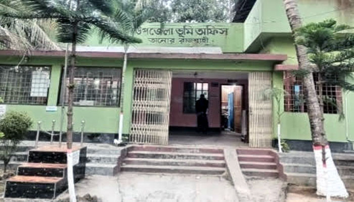 তানোরে এসিল্যান্ডের ওপর হামলার চেষ্টা, তিনজন আটক
