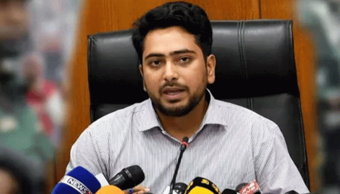 ভোটকেন্দ্রে ফোন নেওয়ার নিষেধাজ্ঞা না উঠলে ইসি ঘেরাও: নাহিদ ইসলাম