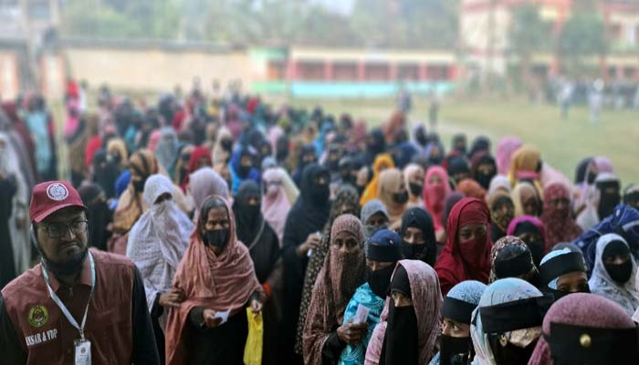 নোয়াখেলেীতে নারী ভোটারদের উপছে পড়া ভিড়