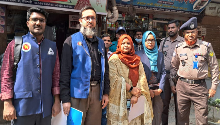 রাজশাহীতে অনুমোদনহীন বিদেশি চকলেট-লজেন্স বিক্রি, ব্যবসায়ীকে ১০ হাজার টাকা জরিমানা