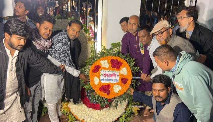 মহান শহীদ দিবসে আরইউজের শ্রদ্ধা: সোনা দীঘির শহীদ মিনারে পুষ্পস্তবক অর্পণ