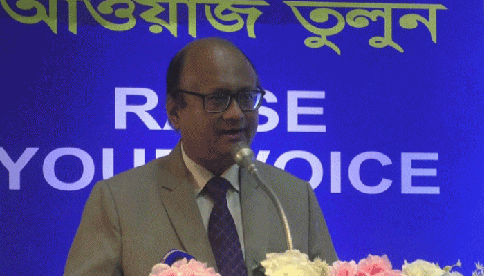 দুদক চেয়ারম্যান ও দুই কমিশনারের পদত্যাগ