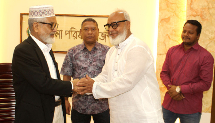 ঈদের শুভেচ্ছা বিনিময় করেন জেলা পরিষদ প্রশাসক