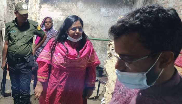 ​তানোরে দুটি খাবার হোটেলকে জরিমানা