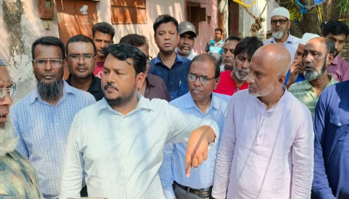 গোরহাঙ্গা ফ্লাইওভার ও শালবাগান কাঁচাবাজার ৭ দিনের মধ্যে রাস্তা উন্মুক্তের নির্দেশ রাসিক প্রশাসকের