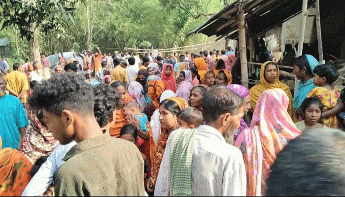 নিয়ামতপুরে একই পরিবারের ৪ জনকে গলা কটে হত্যা