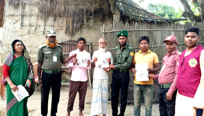 পরিচ্ছন্ন হরিপুর গড়তে আনসার-ভিডিপির সচেতনতামূলক ক্যাম্পেইন ও লিফলেট বিতরণ