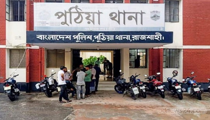 পুঠিয়ায় মহাসড়কে গতিরোধ করে ১৯ মহিষসহ ট্রাক লুট