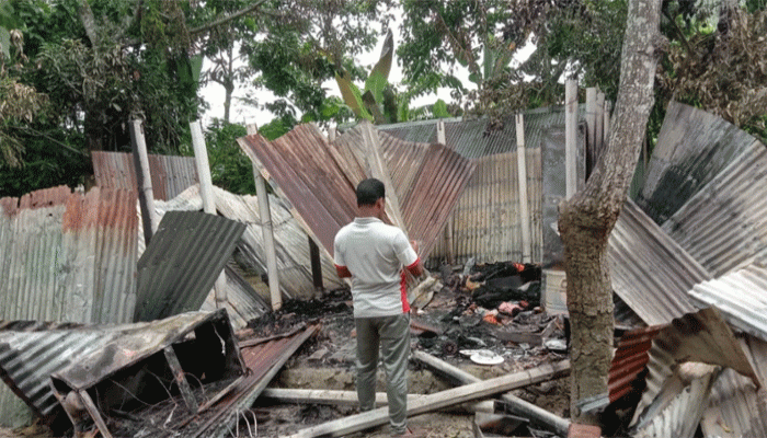 পাবনায় ধর্ষণের অভিযোগে অভিযুক্তের বাড়িতে ভাঙচুর-আগুন