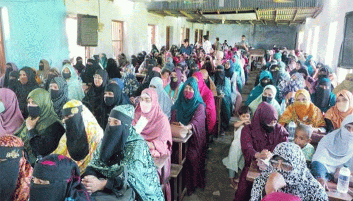 প্রধানমন্ত্রীর সহায়তায় হাসি ফুটল ২২০ অসহায় নারীর মুখে