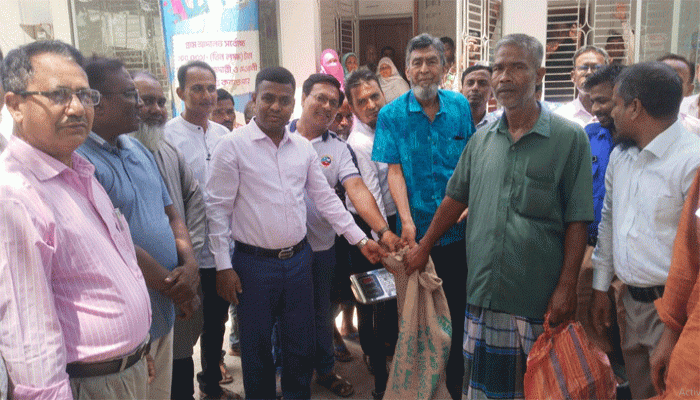 পীরগঞ্জে ‘জিয়ারের চাল’ ও নগত টাকা’ বিতরণ কার্যক্রমের উদ্বোধন