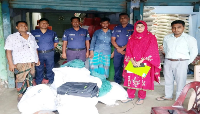 রাণীনগরে লক্ষাধীক টাকার নিষিদ্ধ রিং ও কারেন্ট জাল জব্দ