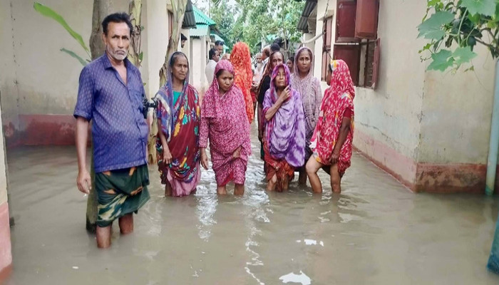 কয়েকদিনের ভারী বর্ষণে মান্দায় আশ্রয়ণ পল্লীর ২’শ পরিবার পানিবন্দি