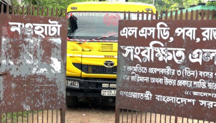 নওহাাটা খাদ্য গুদামে লোডিং বাণিজ্যে