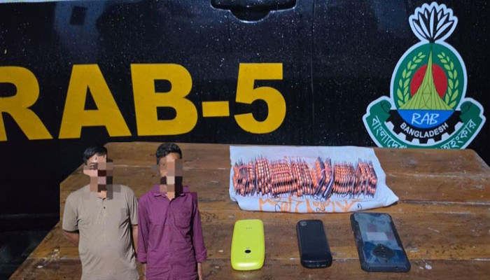 চারঘাটে বিপুল পরিমান ট্যাপেন্টাডল ট্যাবলেটসহ দুইজন গ্রেফতার