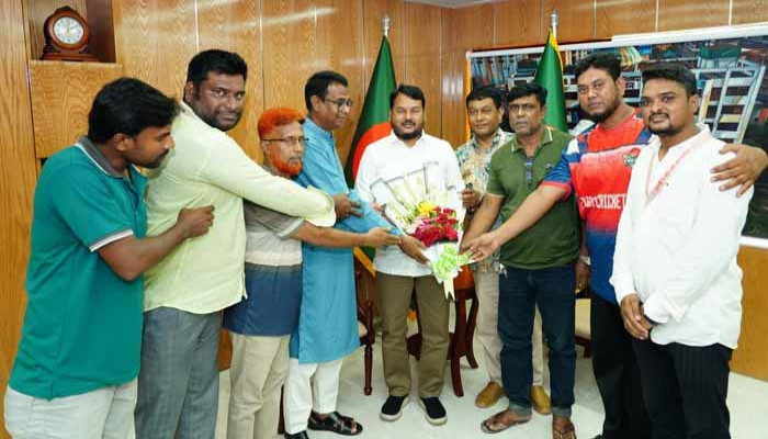 রাসিক প্রশাসকের সাথে রাজশাহী ইলেকট্রিক মিস্ত্রি শ্রমিক ইউনিয়ন নেতৃবৃন্দের সৌজন্য সাক্ষাৎ