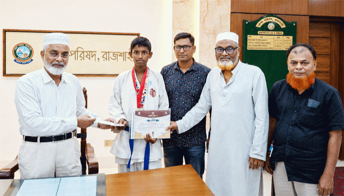 নতুন কুঁড়ি স্পোর্টস-২০২৬: কারাতে শিক্ষার্থী আতিকুলকে জেলা পরিষদের আর্থিক সহায়তা প্রদান