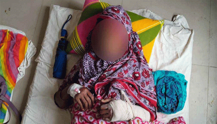 বিধবা নারীকে পিটিয়ে হাত-বুকের হাড় ভেঙে দিলেন আ.লীগ নেতা