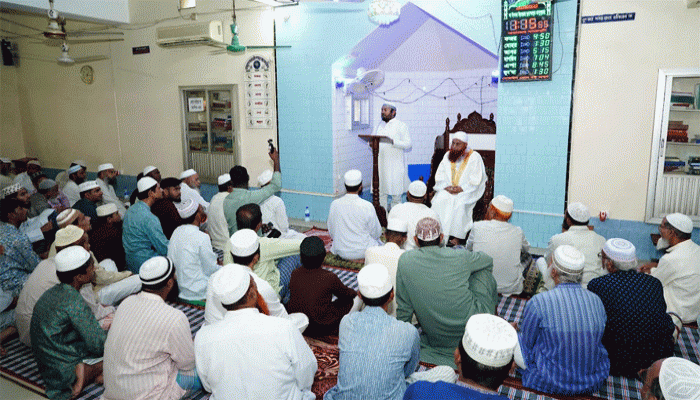 বায়তুস সালাম উপশহর বড় মসজিদের নির্মাণাধীন নতুন বহুতল ভবন পরিদর্শন ও মুসল্লীদের সাথে কুশল বিনিময়ে রাসিক প্রশাসক
