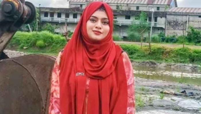 বাবার বাড়ি বেড়াতে গিয়ে নদীতে গোসলে নামেন বর্ণা, অতঃপর...