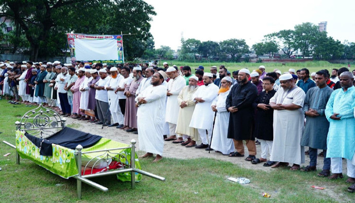 ওয়ার্ড বিএনপি নেতার সহধর্মিণীর মৃত্যুতে রাসিক প্রশাসকের শোক প্রকাশ ও জানাজায় অংশগ্রহণ