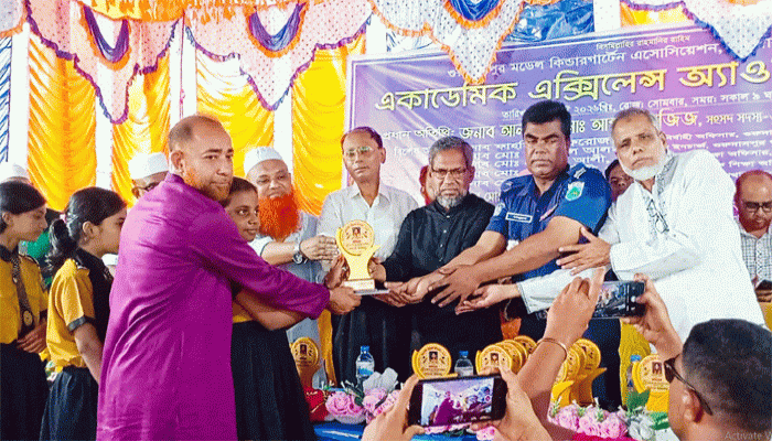 গুরুদাসপুরে বৃত্তিপ্রাপ্ত কৃতি শিক্ষার্থীদের একাডেমিক এক্সিলেন্স অ্যাওয়ার্ড প্রদান