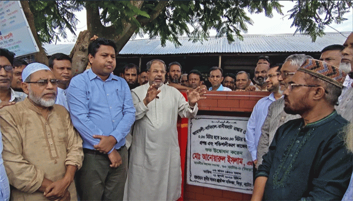 সিংড়ায় জামতলী-বামিহাল রাস্তা প্রশস্তকরণ  কাজের উদ্বোধন করলেন এমপি আনু