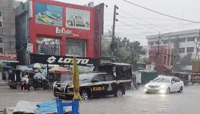 রাজশাহী নগরীতে কিছুক্ষণ ভারী বৃষ্টি হলেই সৃষ্টি হয় জলাবদ্ধতা