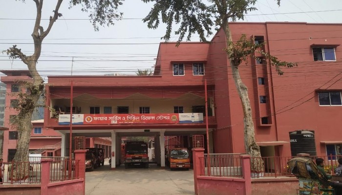 রাজশাহীতে ৩০ ফুট উঁচু মই থেকে পড়ে গেলেন ফায়ার সার্ভিসের গাড়িচালক