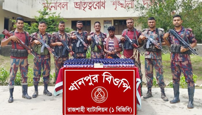 কাটাখালি থানার চরখানপুর হঠাৎপাড়ায় ভারতীয় সিরাপসহ মাদক কারবারি আটক