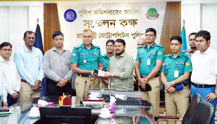 রাজশাহীতে নিরাপত্তা জোরদারে আরএমপিকে ১৫৫টি সিসি ক্যামেরা দিল রাসিক