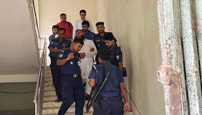 পরীক্ষাকেন্দ্রে নকল সরবরাহের চেষ্টা  করতে গিয়ে বিপাকে  শিক্ষক