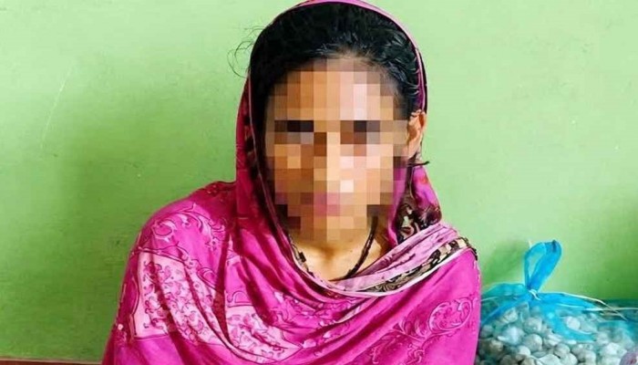 বৃদ্ধের প্রেমের ফাঁদে ২২ বছরের তরুণী