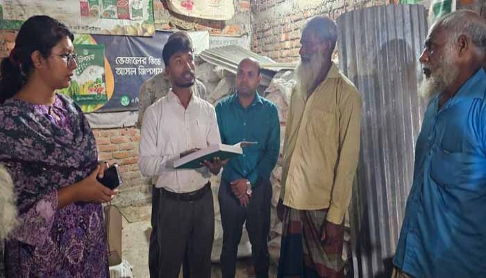 অবৈধভাবে সার মজুদ প্রতিবাদ করায় কৃষককে প্রহার