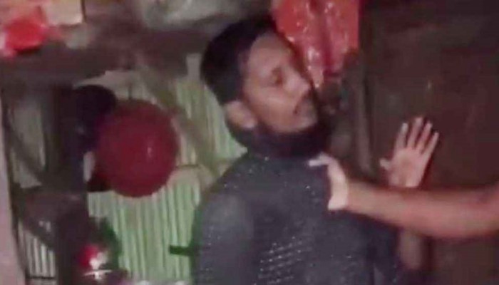 স্বামী ঢাকায়, গৃহবধূর প্রেশার মাপতে গভীর রাতে উপস্থিত চিকিৎসক
