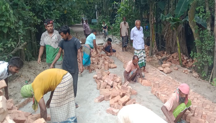 অবশেষে মেরামত একাংশ, স্বস্তি ফিরলেও বাকি অংশ নিয়ে উৎকণ্ঠায় স্থানীয়রা