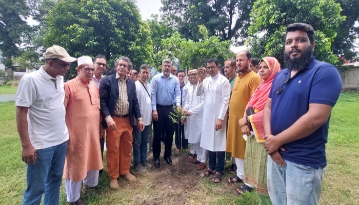 রুয়েট ক্যাম্পাসে আরডিএর বৃক্ষরোপণ কর্মসূচি, পাঁচ বছরে ২৫ হাজার গাছ লাগানোর লক্ষ্য