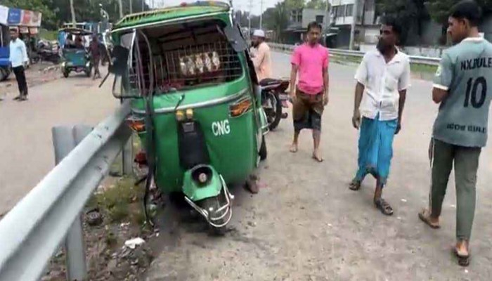 শিবপুরে প্রাইভেটকার-অটোরিকশার মুখোমুখি সংঘর্ষে নিহত ১, আহত ৪