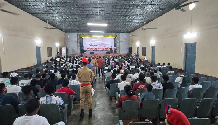 বৃষ্টিস্নাত সকালেও থামেনি শ্রদ্ধার স্রোত, ঠাকুরগাঁওয়ে জুলাই শহীদদের স্মরণে শ্রদ্ধাঞ্জলি ও জুলাই যোদ্ধাদের সংবর্ধনা
