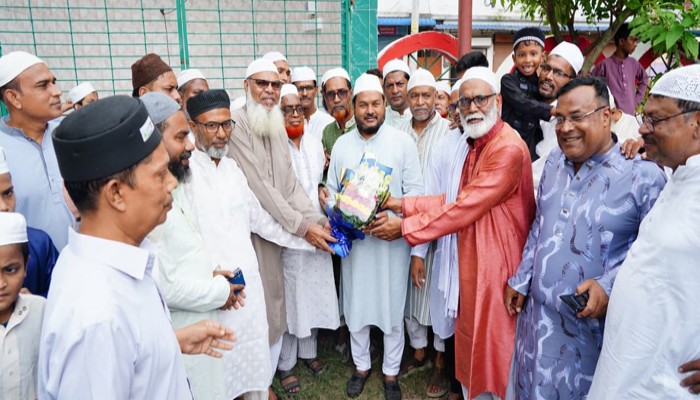 ফিরোজাবাদ জামে মসজিদ ও হাজী কসিমুদ্দীন ঈদগাহ উন্নয়নে আশ্বাস রাসিক প্রশাসকের
