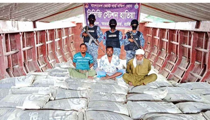 হাতিয়ায় মিয়ানমারে পাচারের সময় ১,৩৬০ বস্তা সিমেন্টসহ তিনজন আটক