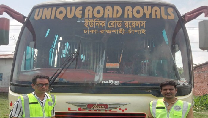 চুরি হওয়া যাত্রীবাহী বাস চাঁপাইনবাবগঞ্জে পরিত্যক্ত অবস্থায় উদ্ধার, তদন্ত অব্যাহত
