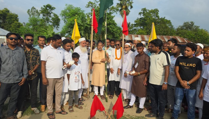 সিংড়ায় এড. মুন্টু ও শামীম আল রাজির  স্মরণে ফুটবল টুর্নামেন্টের শুভ উদ্বোধন